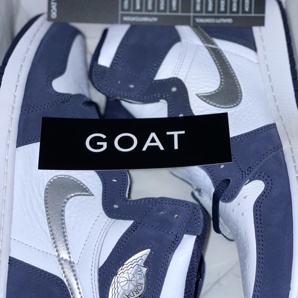 Air Jordans Midnight Navy Blue 1s - Picture 3 of 4